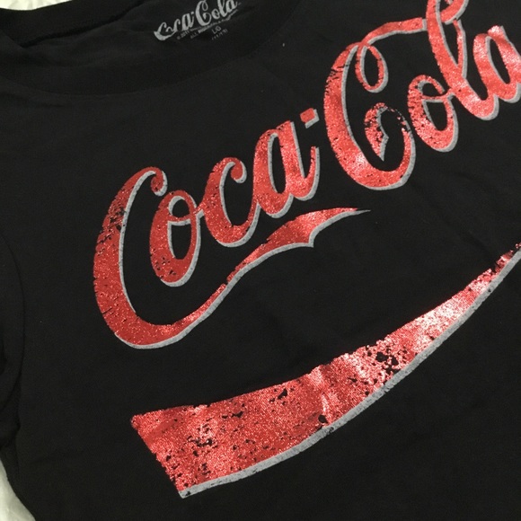 Coca Cola women’s red metallic logo black t shirt size large/ junior - Picture 3 of 5
